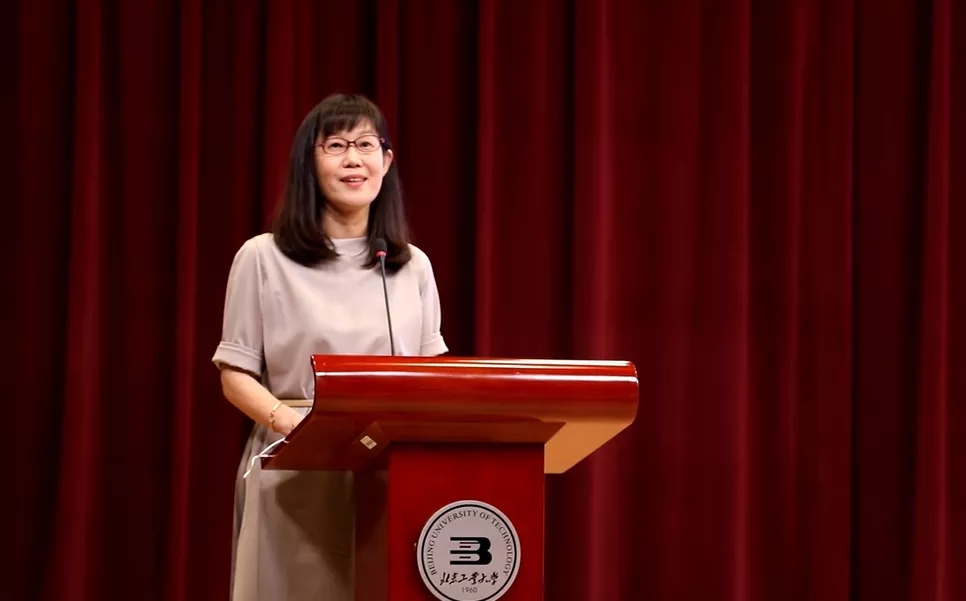 中國農科院華東農業創新研究院院長、北京中環易達設施園藝科技有限公司董事長魏靈玲宣講 