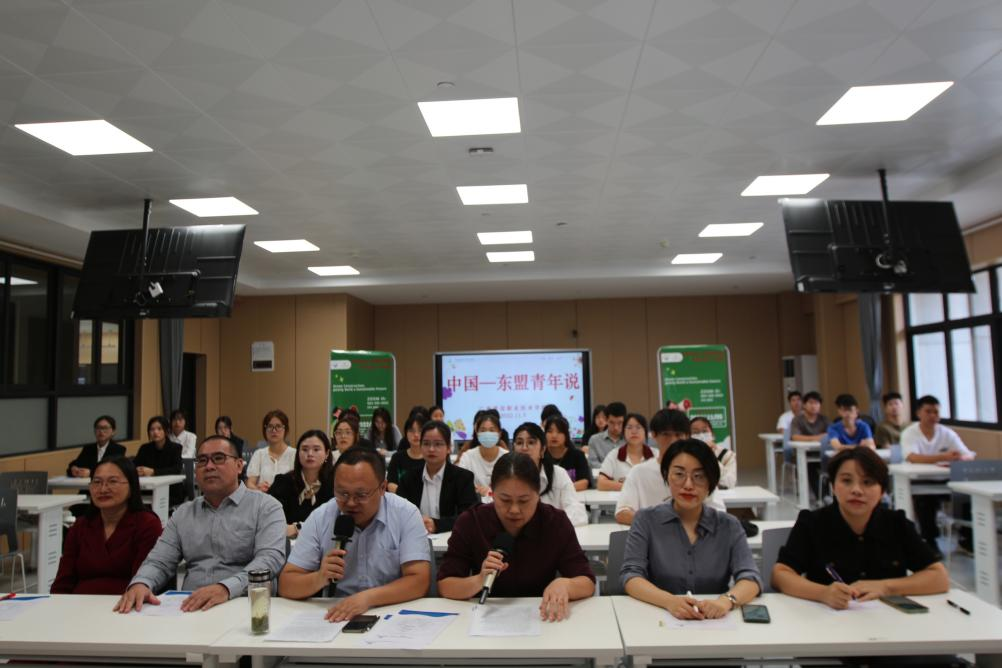 學(xué)校教務(wù)科研處處長付春松、國際交流中心主任陳曉致詞