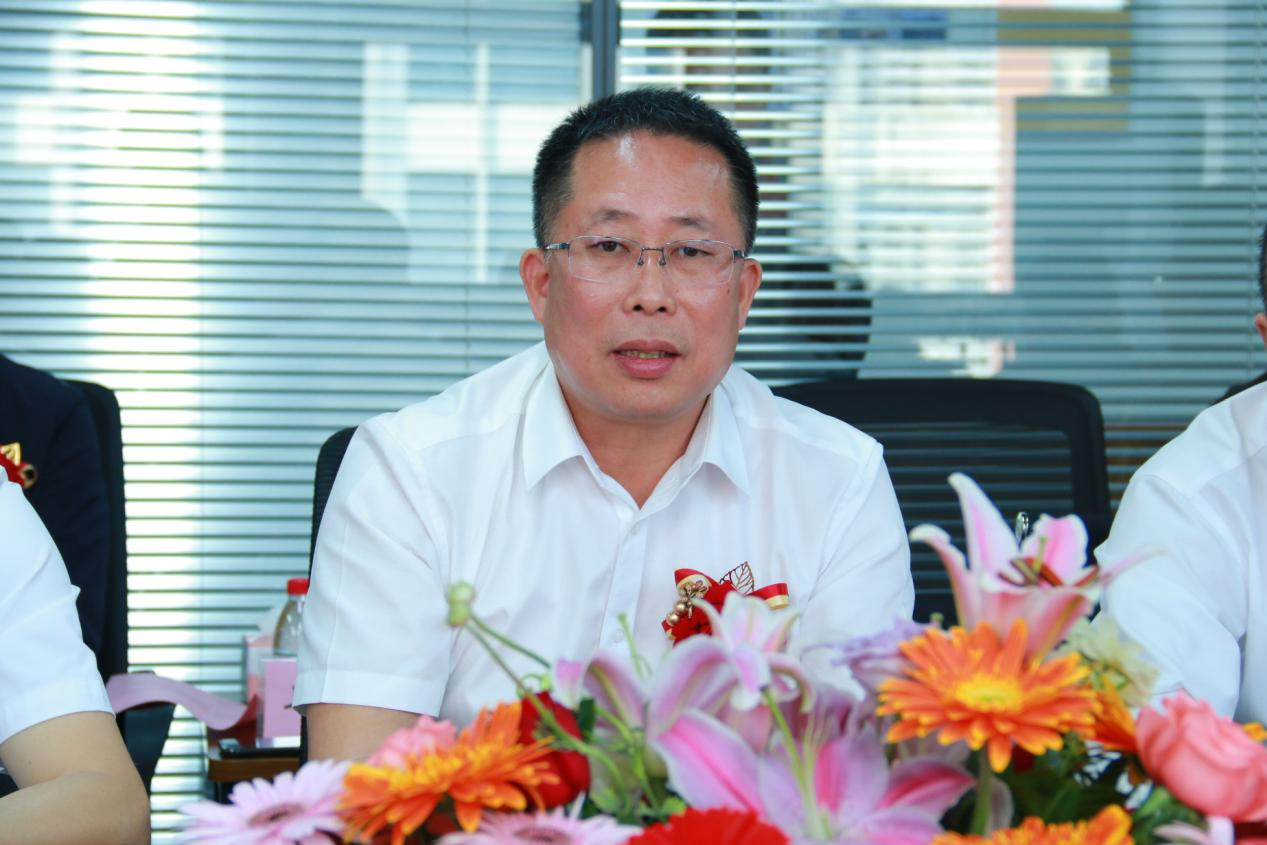 廣西建工集團控股有限公司黨委書記、董事長陸彪講話