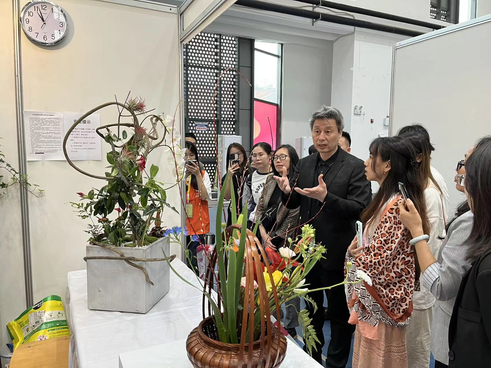 裁判代表對我校學子作品進行點評