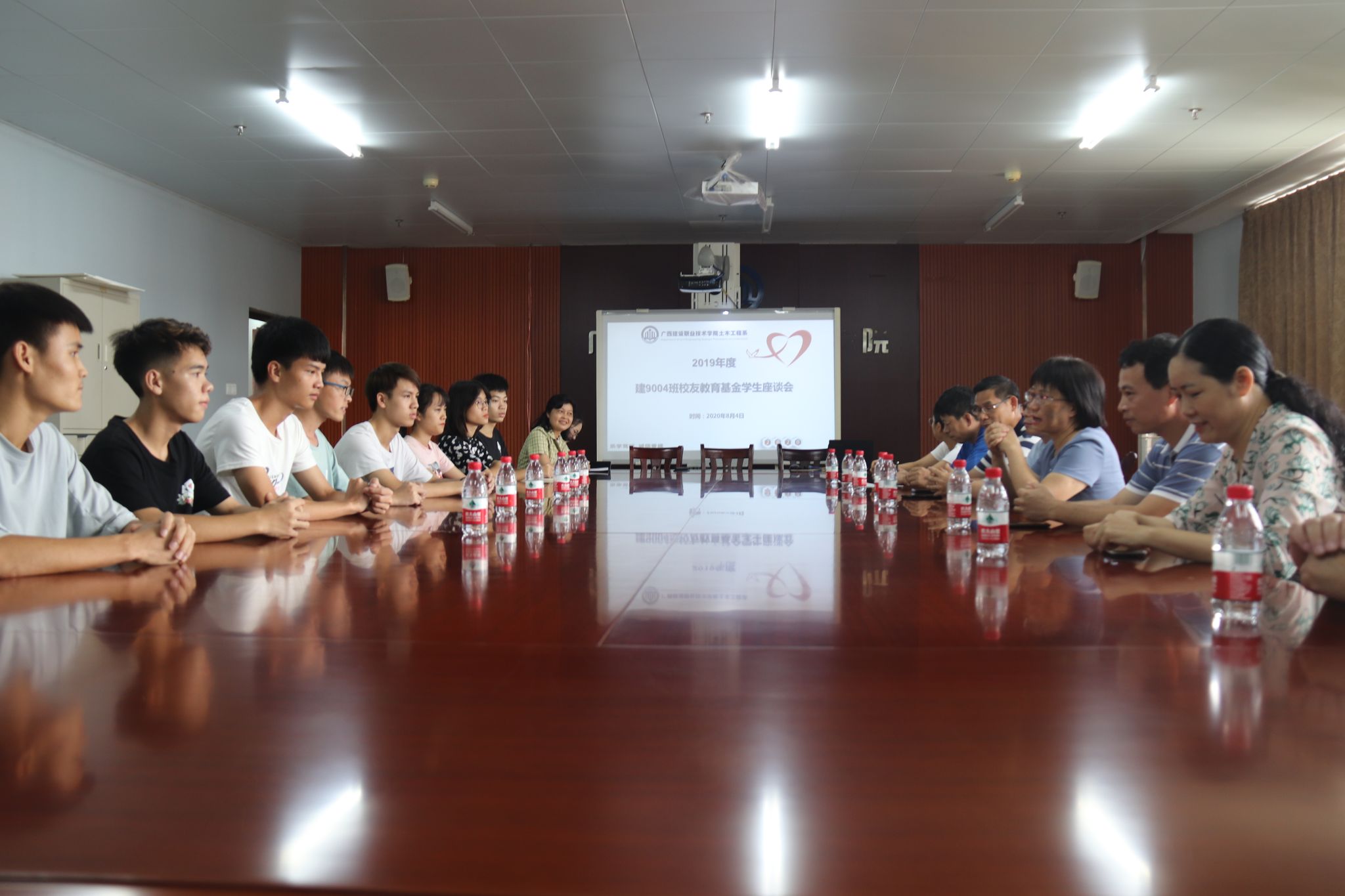 座談會(huì)現(xiàn)場(chǎng)