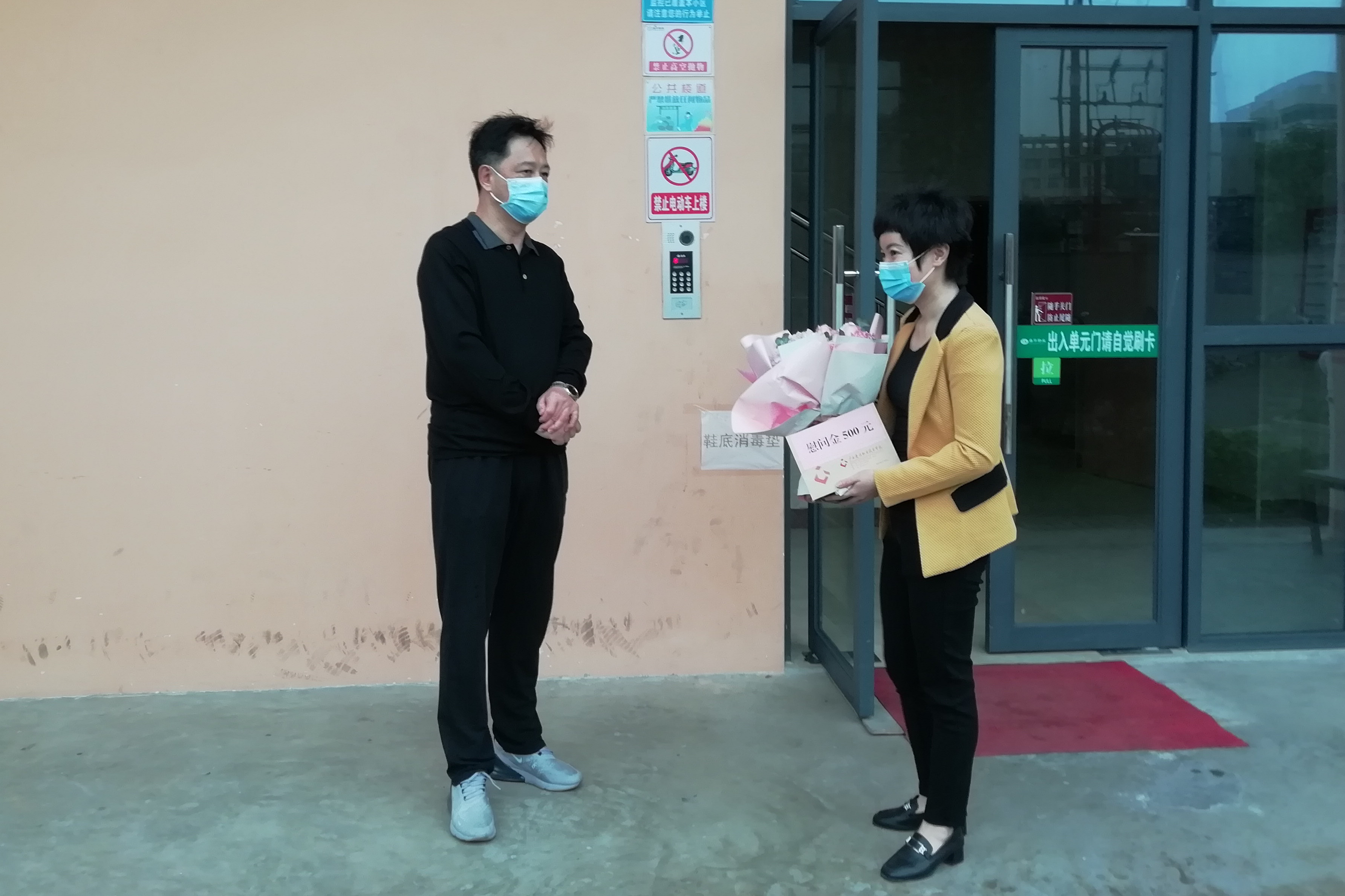 曾繁雄副書記慰問學(xué)校脫貧攻堅(jiān)（鄉(xiāng)村振興）工作隊(duì)員家屬