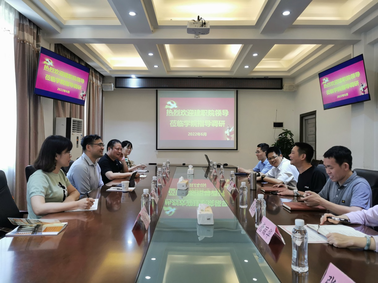 在土木與建筑工程學(xué)院開(kāi)展座談交流會(huì)