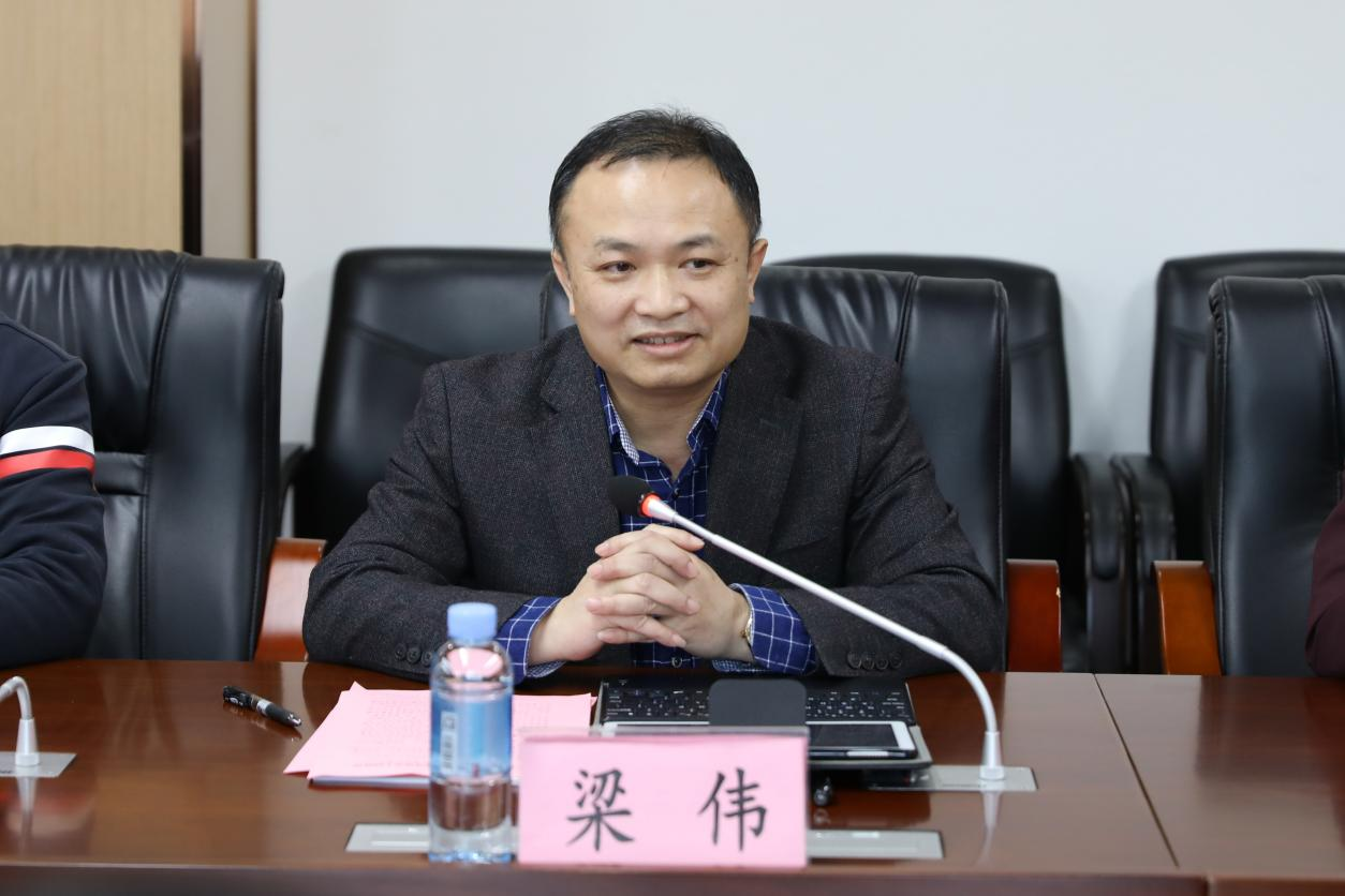 梁偉副校長(zhǎng)致歡迎辭