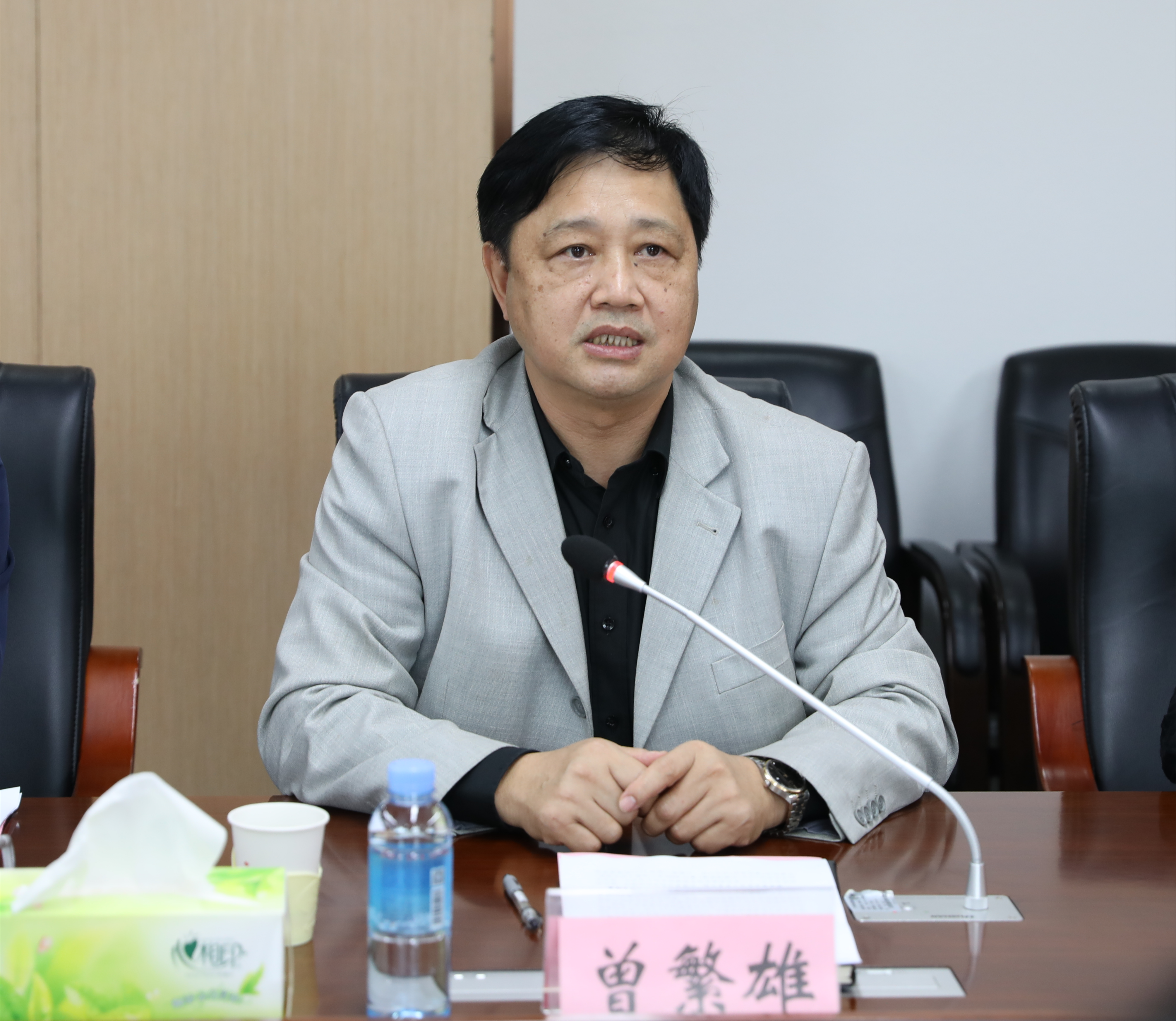 我校黨委副書記曾繁雄講話