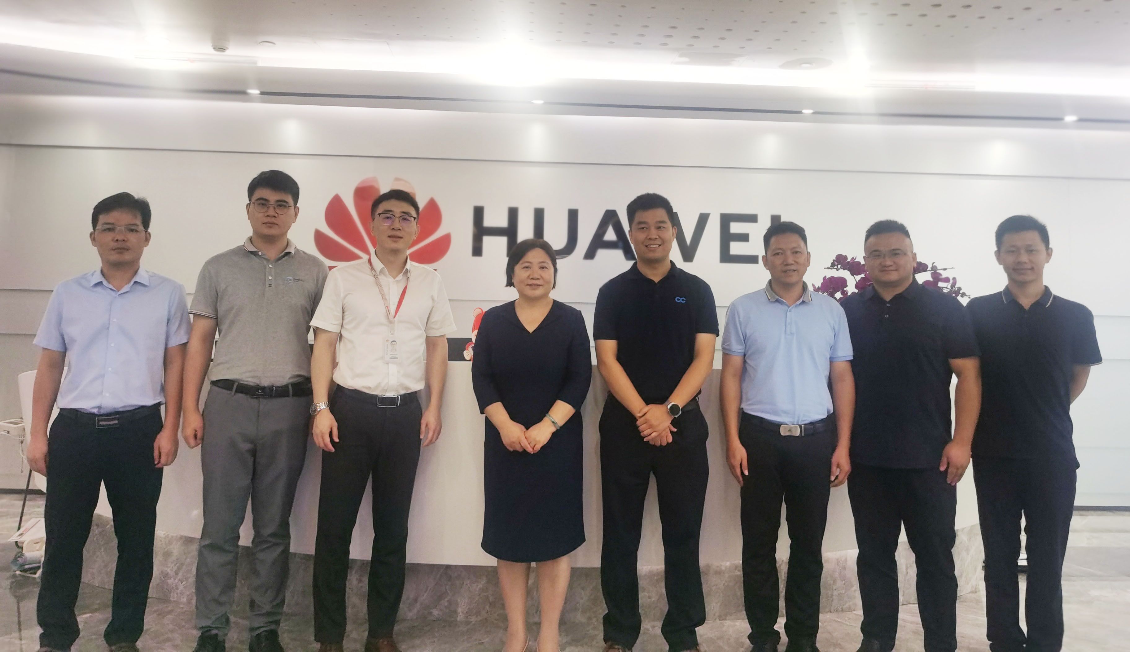 校企雙方合影留念