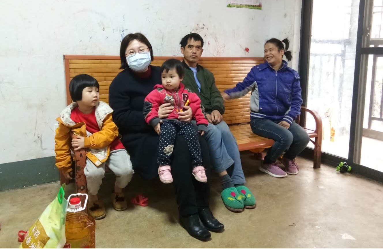 劉曉紅書記親切慰問幫扶戶