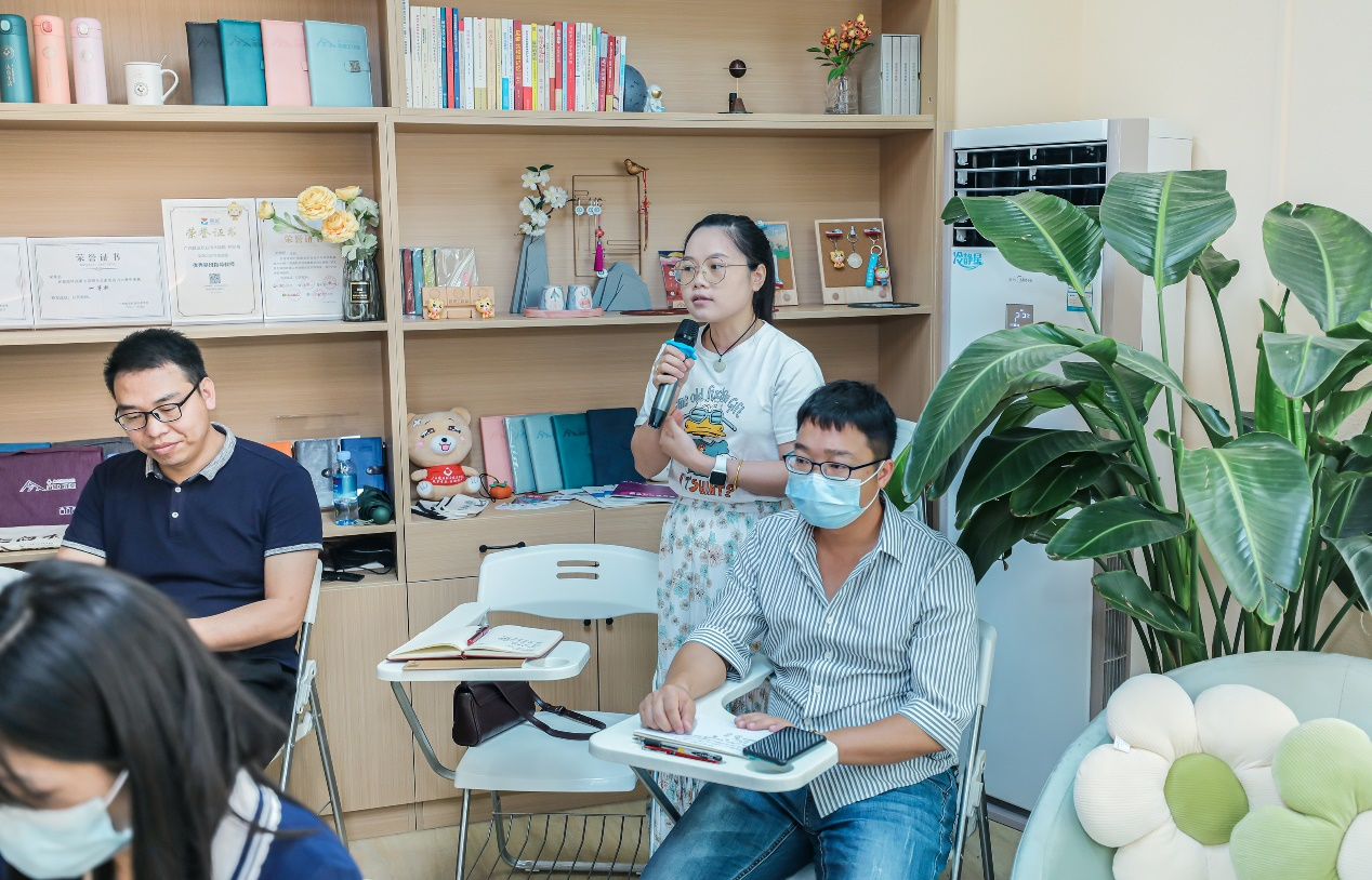 市政與交通學院輔導員李玉老師發言