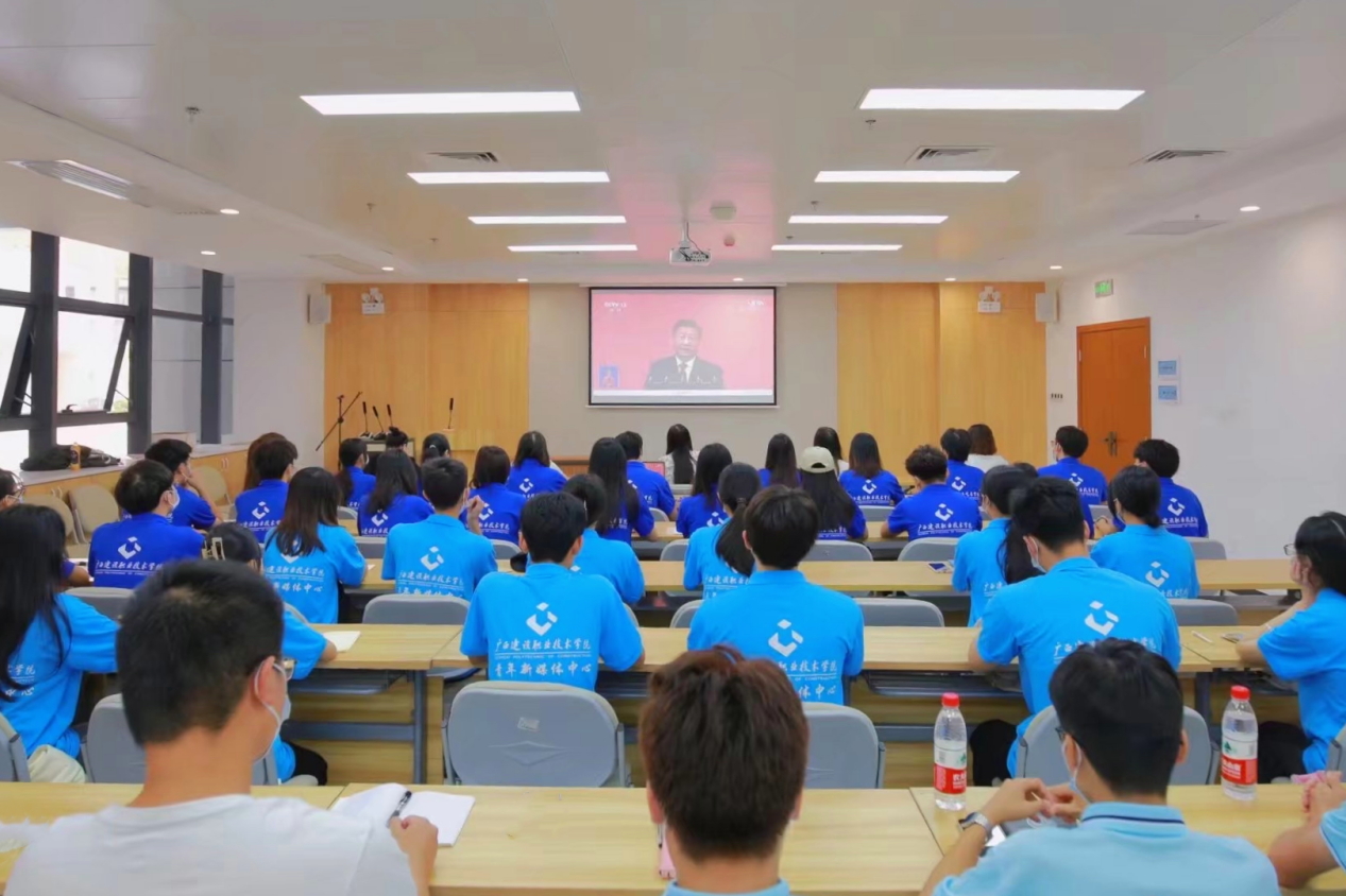 學校“青年之家”“分會場”