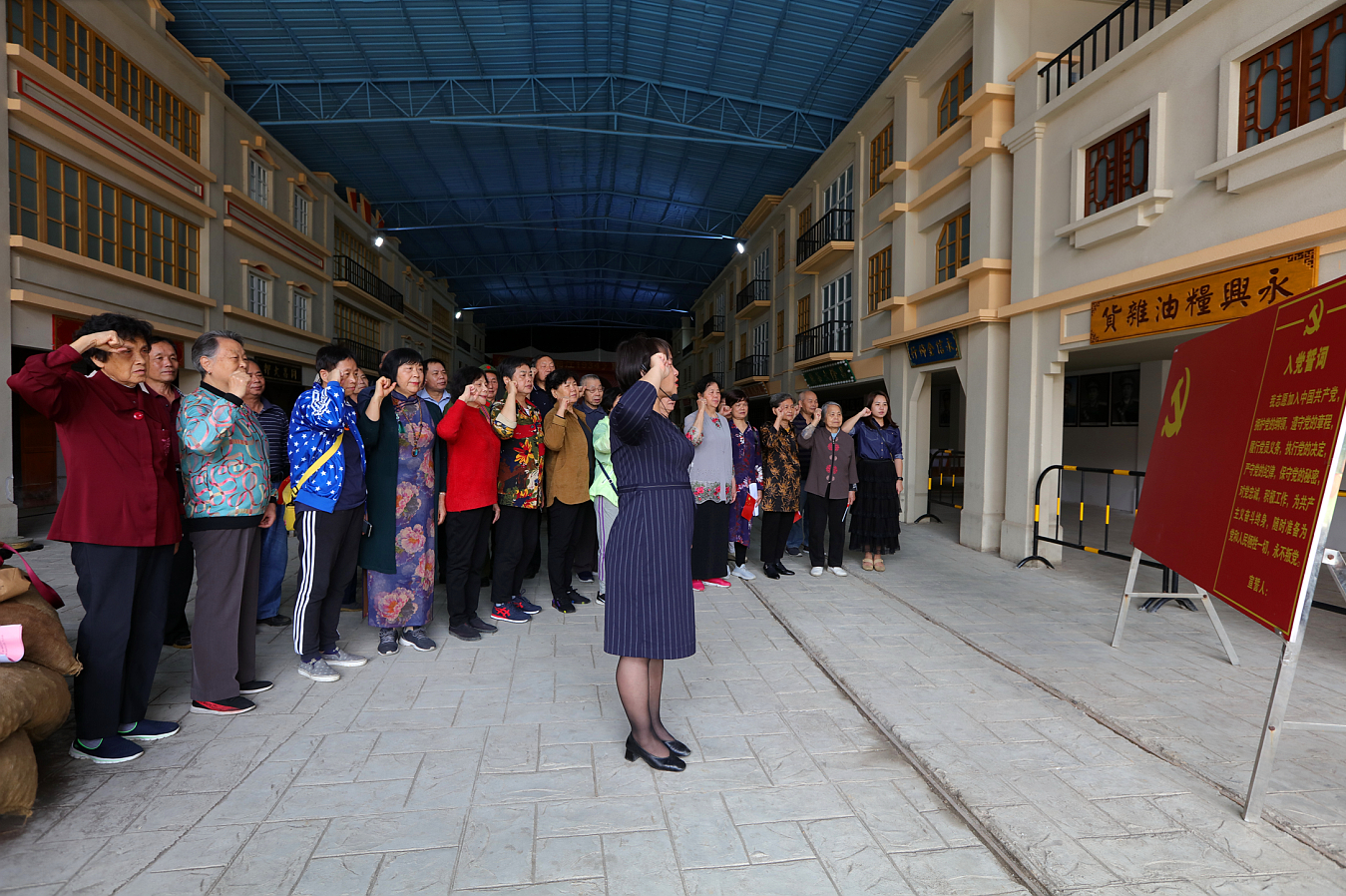 黨員同志們重溫入黨誓詞