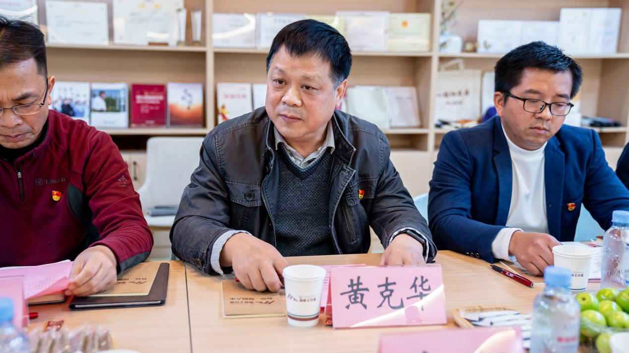 黃克華副部長介紹學(xué)校“一站式”社區(qū)建設(shè)經(jīng)驗