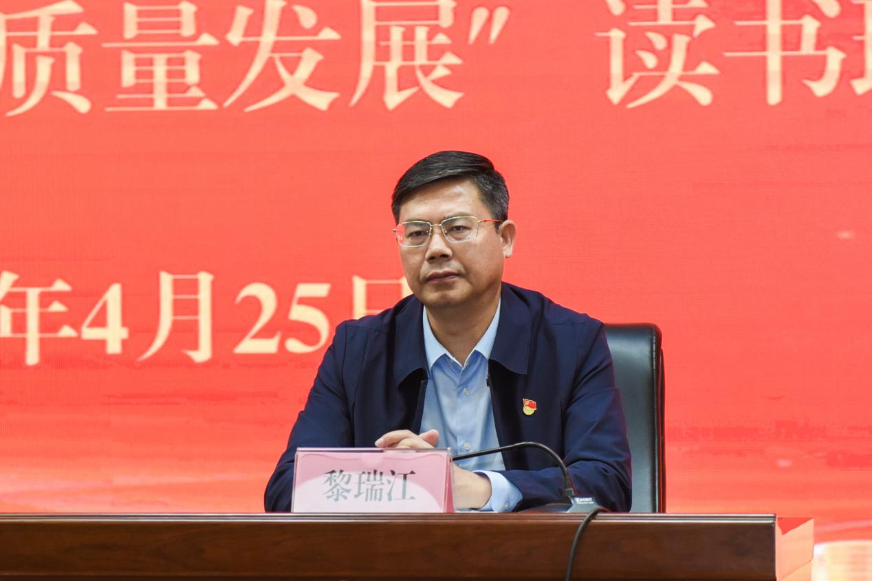 自治區第十二巡回指導組成員、自治區檢察院二級巡視員黎瑞江 出席開班儀式