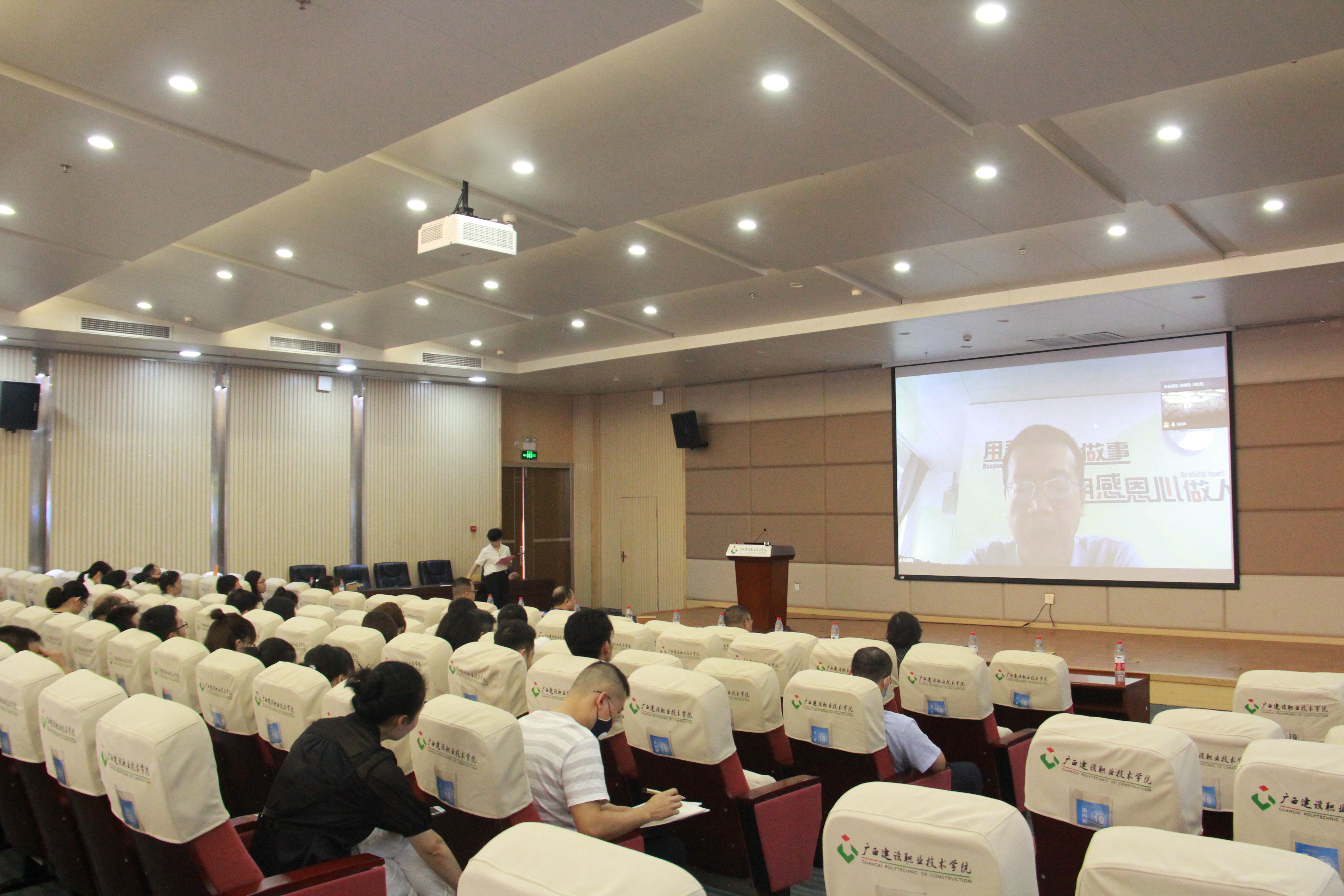 廊坊市中科建筑產(chǎn)業(yè)化創(chuàng)新研究中心張建奇副主任通過線上視頻的方式發(fā)言