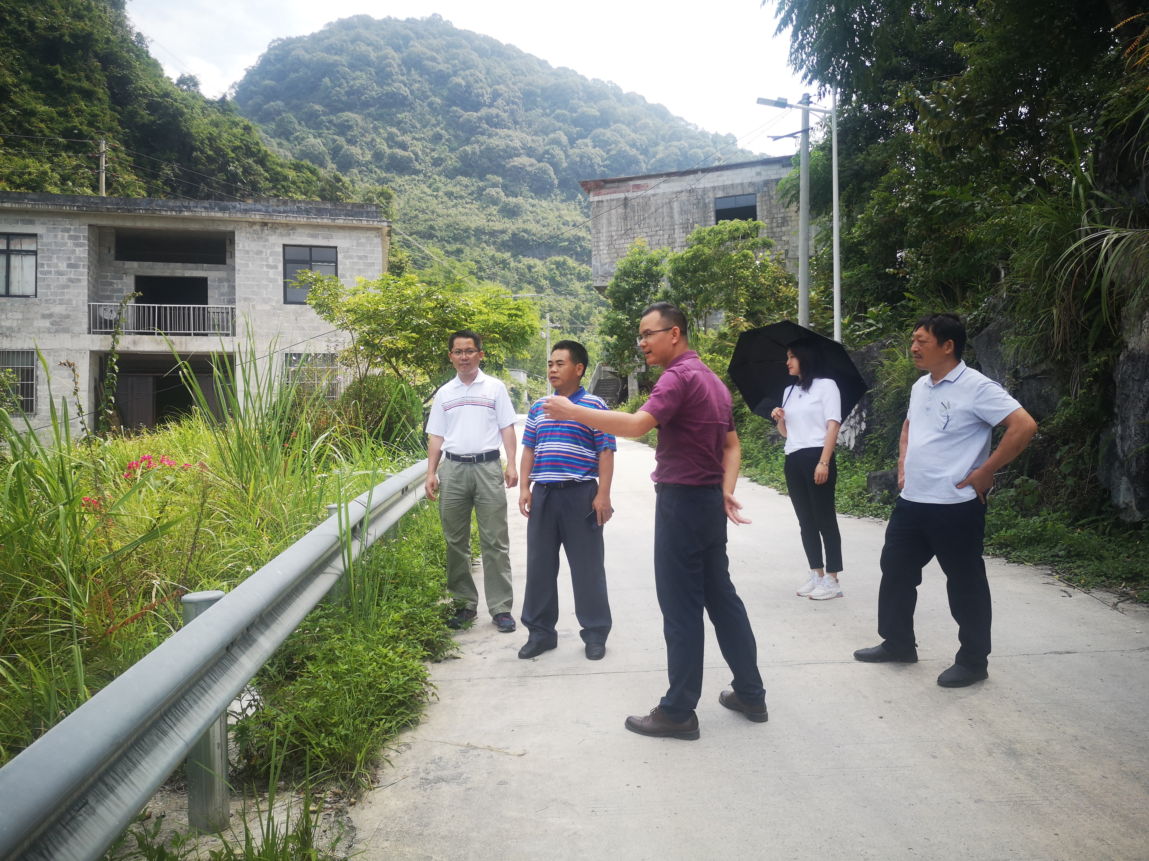 檢查組實地走訪自成村鄉村振興建設項目