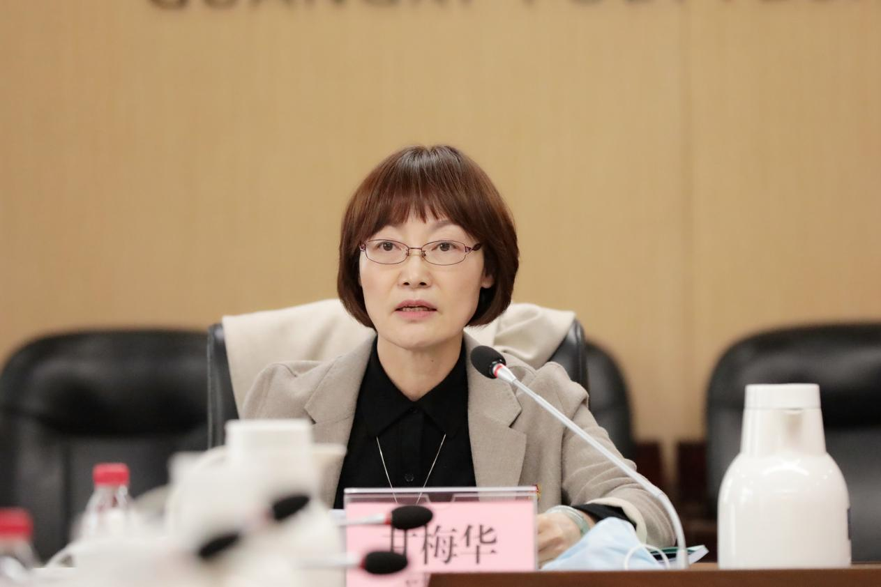 自治區住房城鄉建設廳人事教育處處長、機關黨委專職副書記、 一級調研員甘梅華到會指導