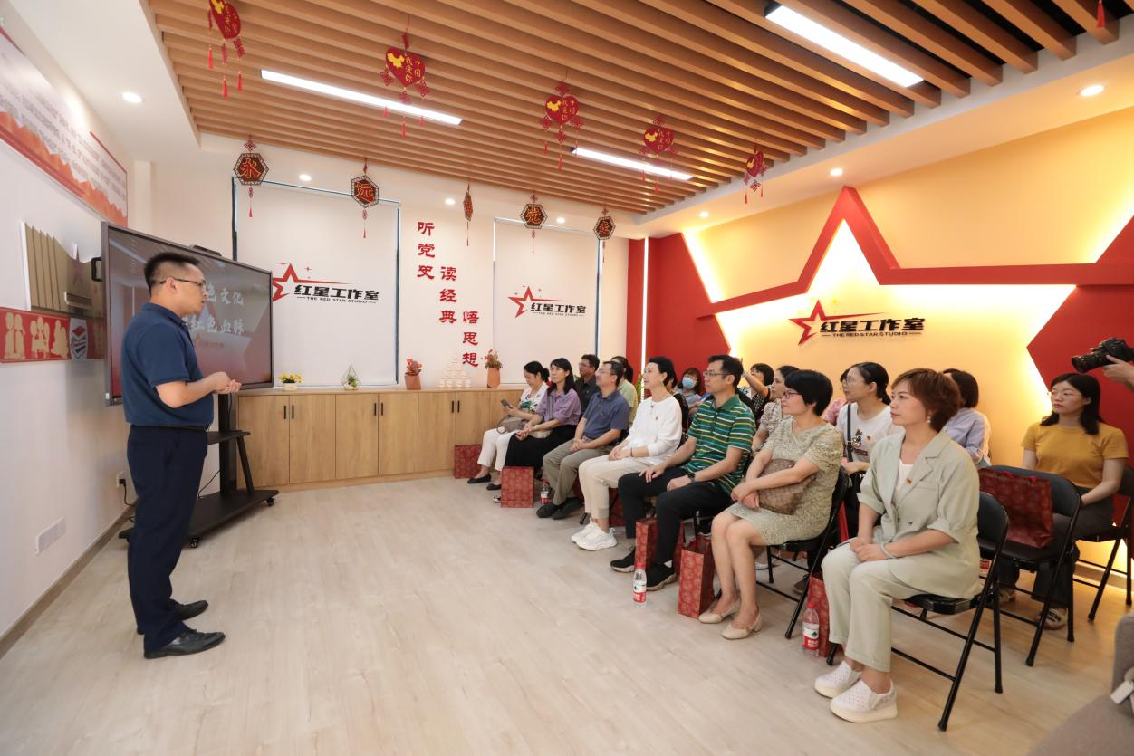 現場參觀我校“紅星工作室”