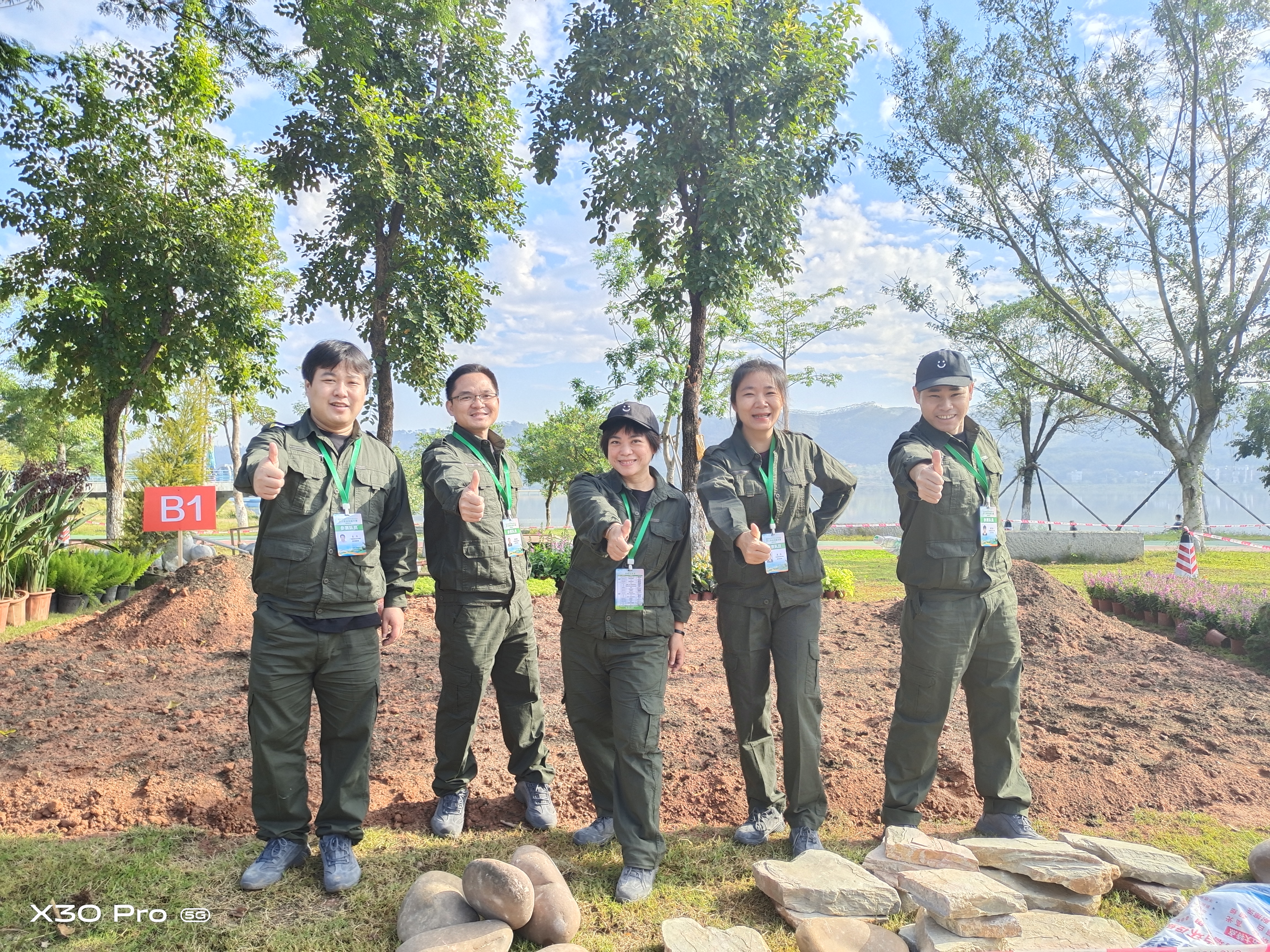 我校代表隊(duì)合影