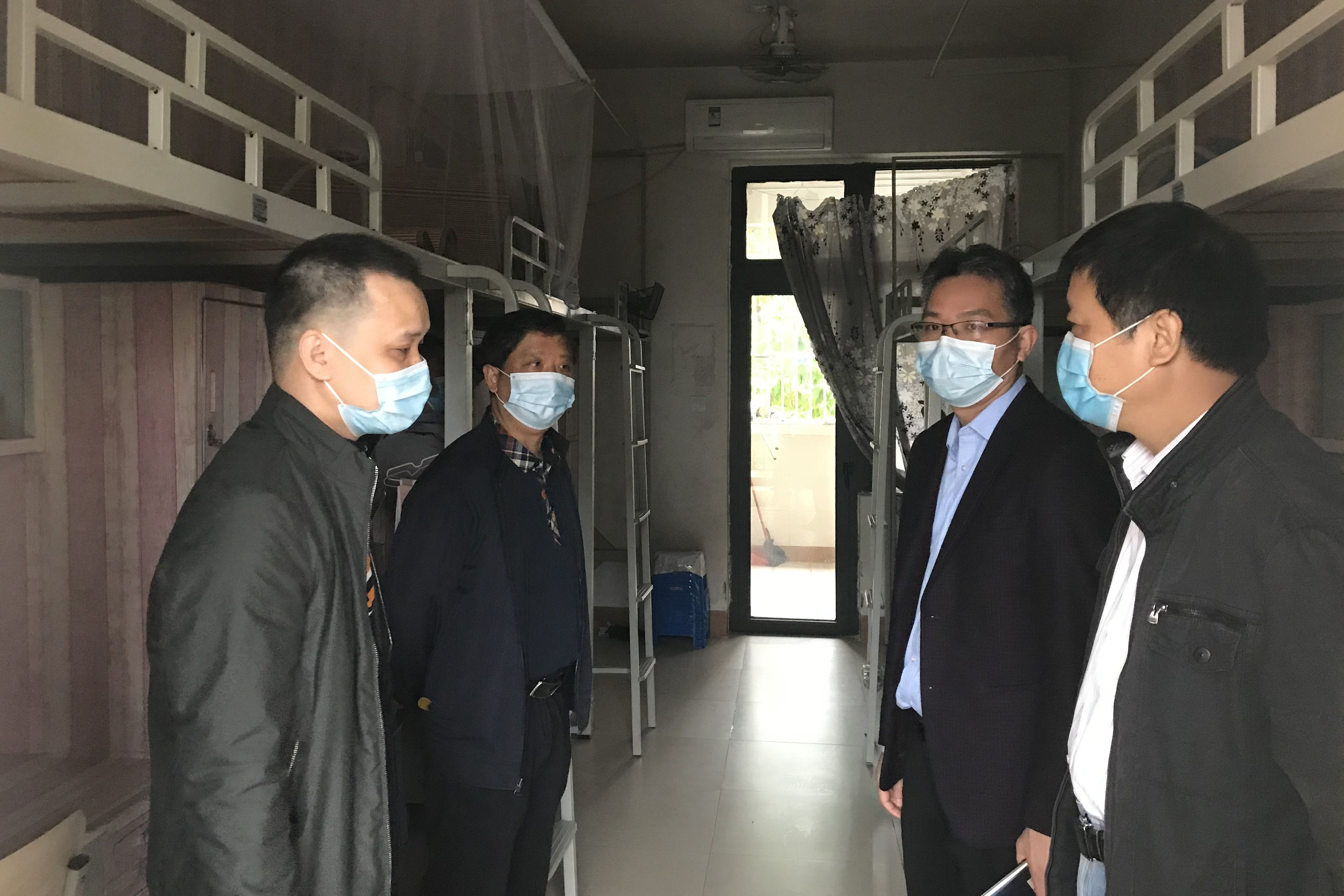 安仲文副院長一行實地查看學生宿舍