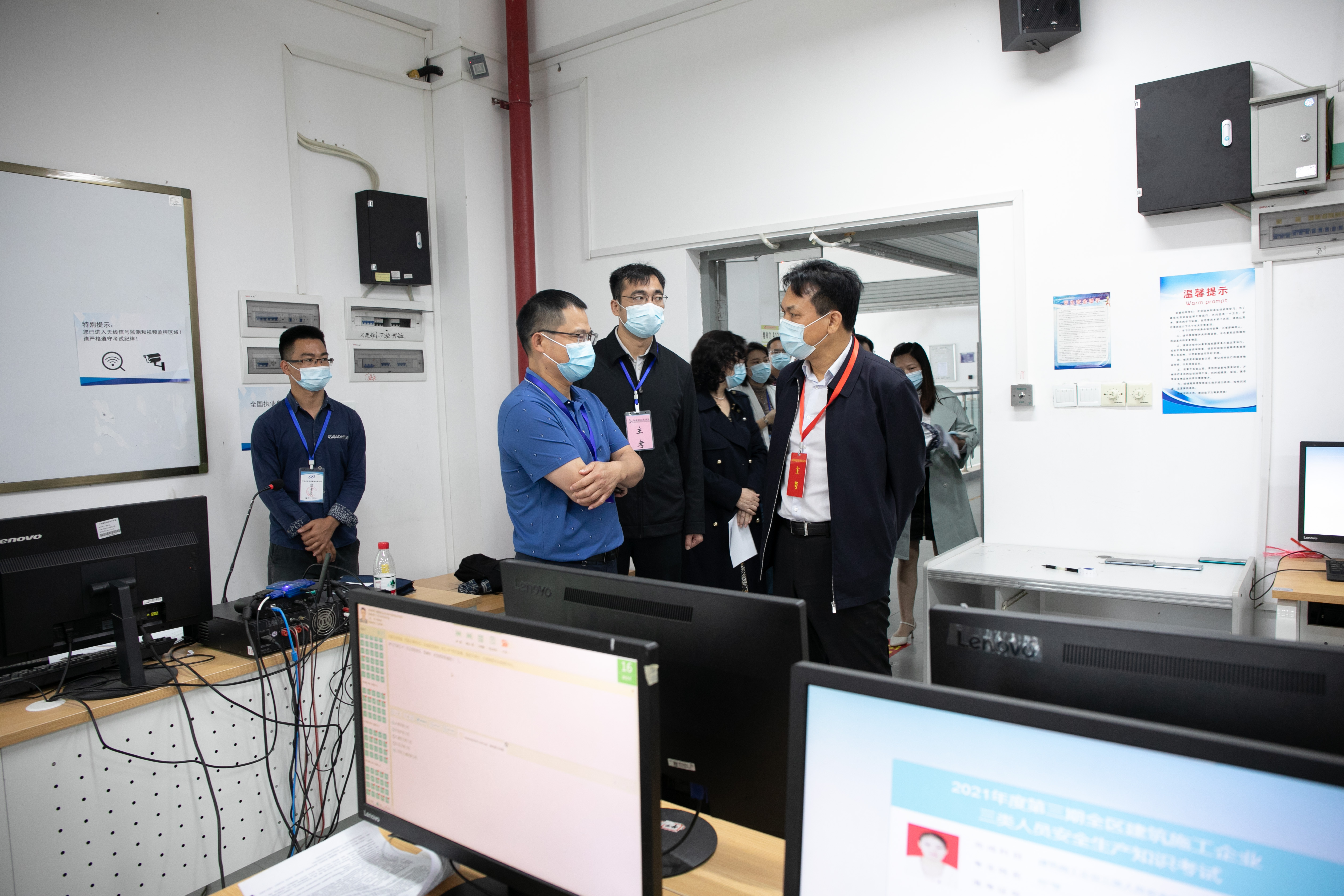 柏挺副院長(zhǎng)陪同莫蘭新巡視員一行巡查考場(chǎng)